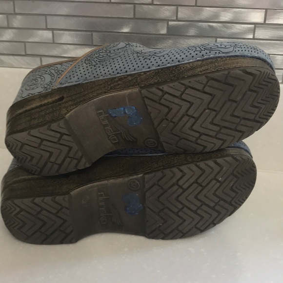 Dansko powder blue tooled leather clog size 37 - Picture 3 of 4